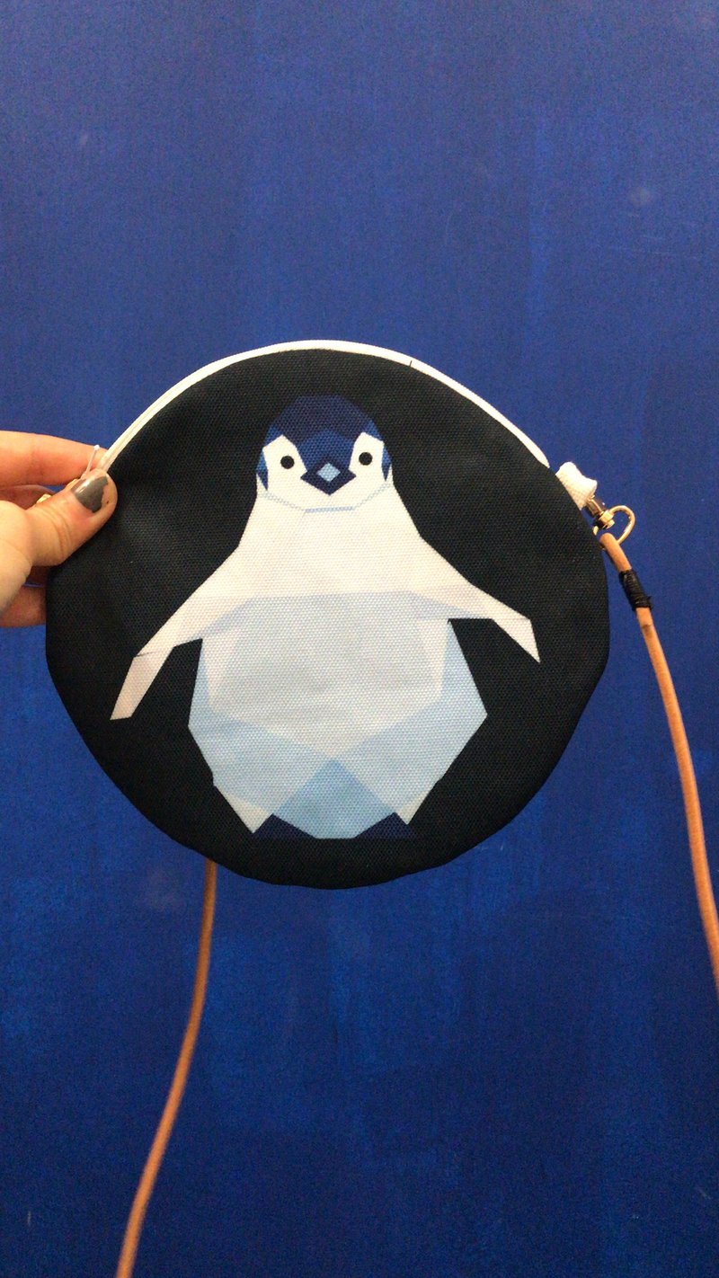 Penguin coins bag /cross body bag - กระเป๋าใส่เหรียญ - ผ้าฝ้าย/ผ้าลินิน 