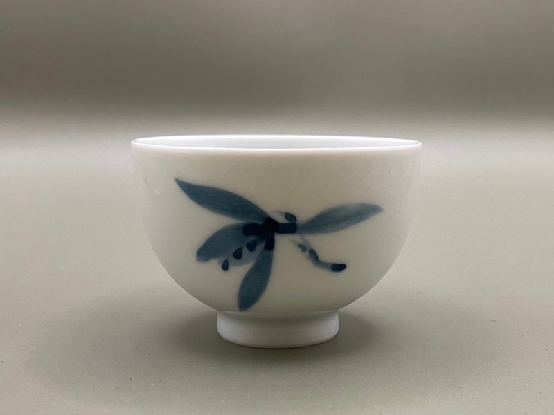 Teacup with orchid design 7.5cm - ถ้วย - เครื่องลายคราม ขาว