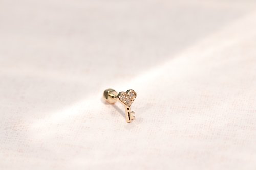 CHARIS GRACE 14K Love Heart Key Piercing 愛心鑰匙鎖珠耳環(單個)