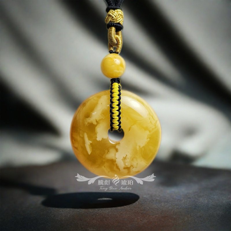 Teng Biao Amber Natural Amber Honey Wax Imagery Gold-Twisted White Flower Honey Wax Peace Buckle Pendant Exquisite Rope Chain - สร้อยคอ - เครื่องประดับพลอย สีส้ม