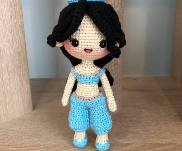 手作り人形のレアアイテム。 かぎ針編みの人形、クルエラ、かぎ針編みの人形、手工芸品、手作りの