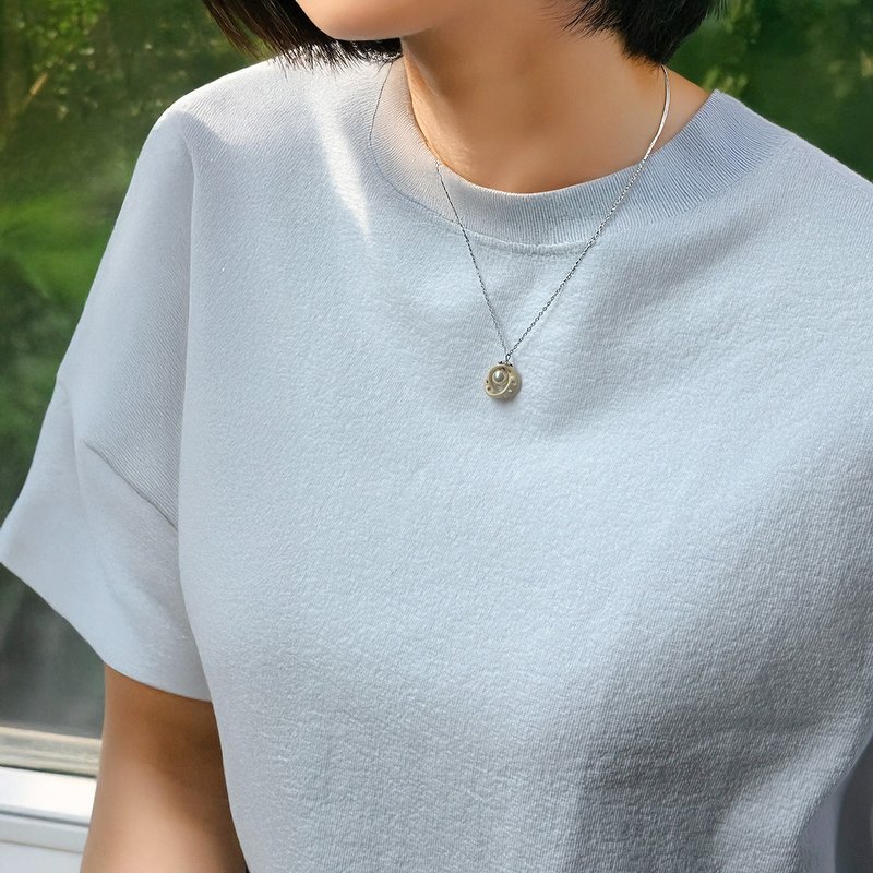 米色晶光纖細陶瓷項鍊 I 水晶珍珠 × 米色白皙 - 項鍊 - 瓷 金色