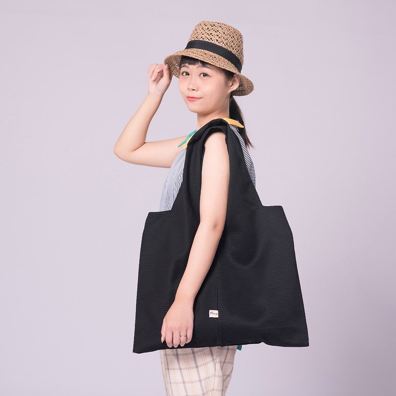 Tier flower cloth bag backpack handbag Zen black - กระเป๋าแมสเซนเจอร์ - กระดาษ สีดำ