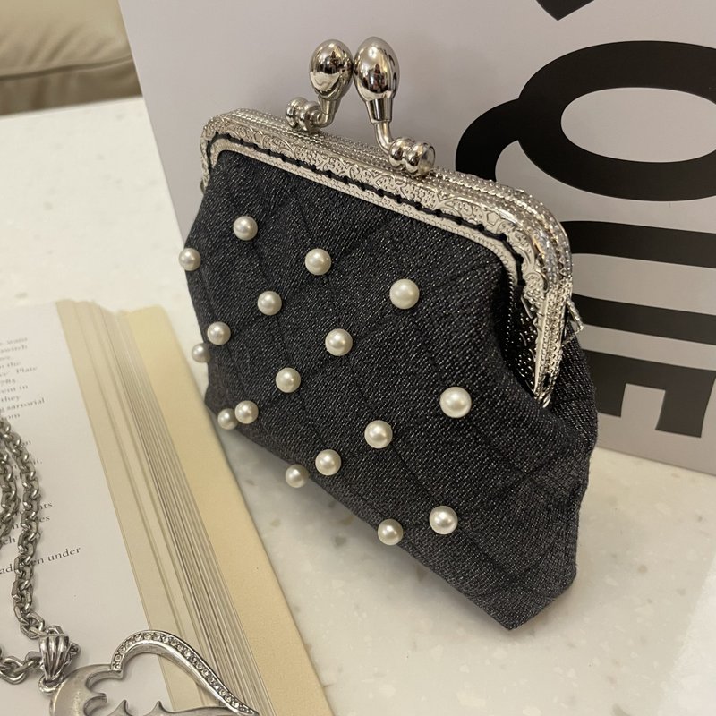 [Masquerade] Ready Stock/Starry Night Black Glitter Soft Denim Pearl Diamond Quilted Small Mouth Gold Bag - กระเป๋าใส่เหรียญ - วัสดุอื่นๆ สีดำ