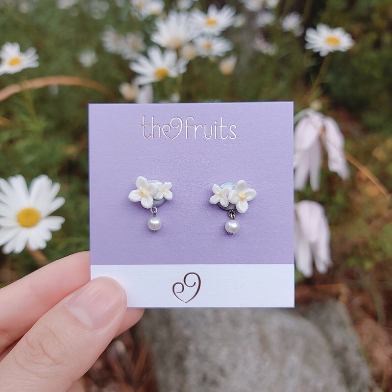 Olive Flower Earrings • Vitality //Silver 925 - ต่างหู - เครื่องลายคราม ขาว