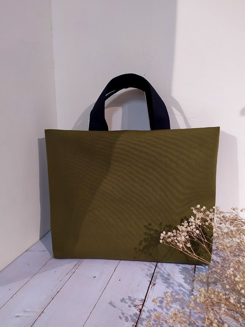 Pastoral L Series Tote Canvas Bag/Large Capacity School Bag/A4 Applicable/Olive Green/Pre-order - กระเป๋าถือ - ผ้าฝ้าย/ผ้าลินิน สีเขียว