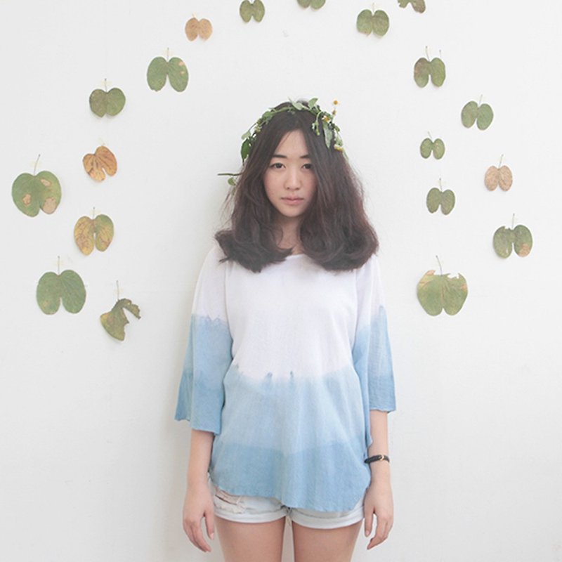 Butterfly shirt / indigo shade / loose fitting cotton blouse - เสื้อผู้หญิง - ผ้าฝ้าย/ผ้าลินิน สีน้ำเงิน