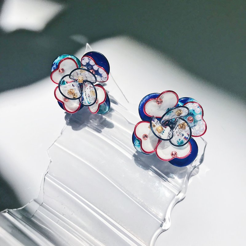 <Love, I am here!> Hand-designed resin earrings with styling/earring/accessories - ต่างหู - วัสดุอื่นๆ หลากหลายสี