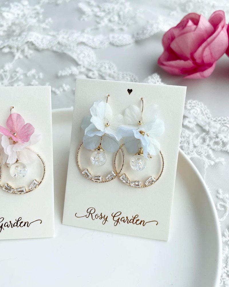 Rosy Garden 雪紗繡球花耳環 閃閃鋯石款 可換耳夾 - 耳環/耳夾 - 玻璃 藍色
