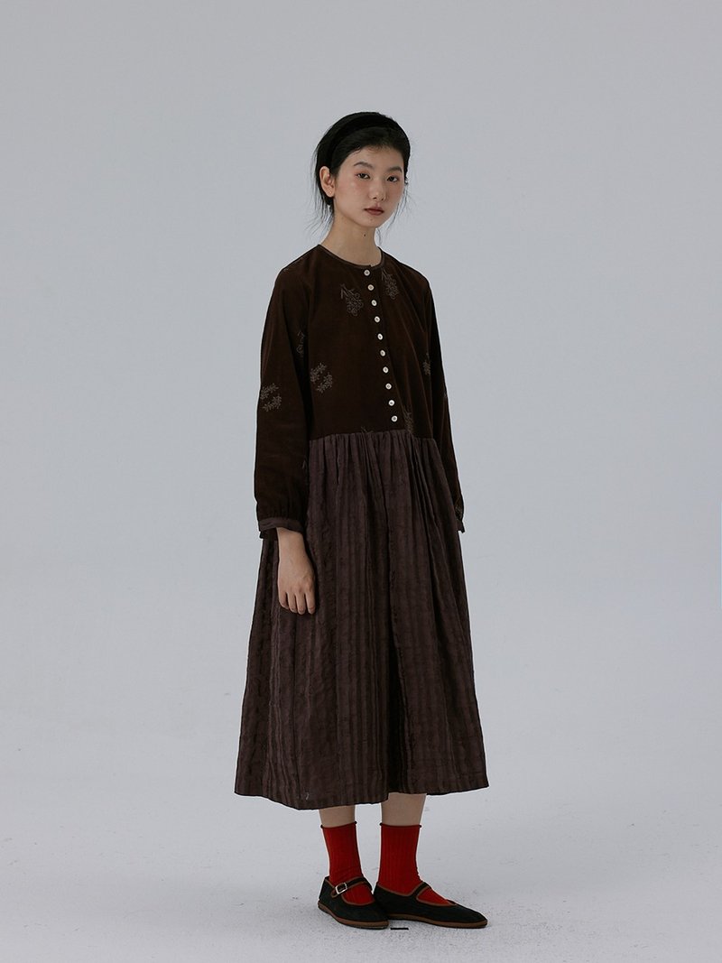 Spliced Corduroy Embroidered Jacquard Long Sleeve Dress - ชุดเดรส - ผ้าฝ้าย/ผ้าลินิน สีดำ