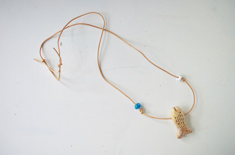 fish pendant with gift box - สร้อยคอ - ดินเผา สีน้ำเงิน