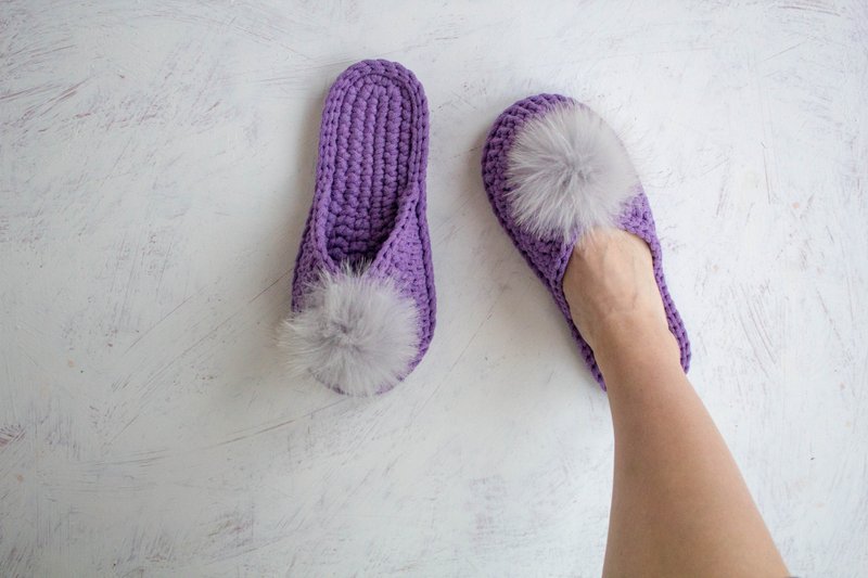 Crochet slippers for women with pompon - Home slippers - Knitting shoes - Slippers - Cotton & Hemp Purple