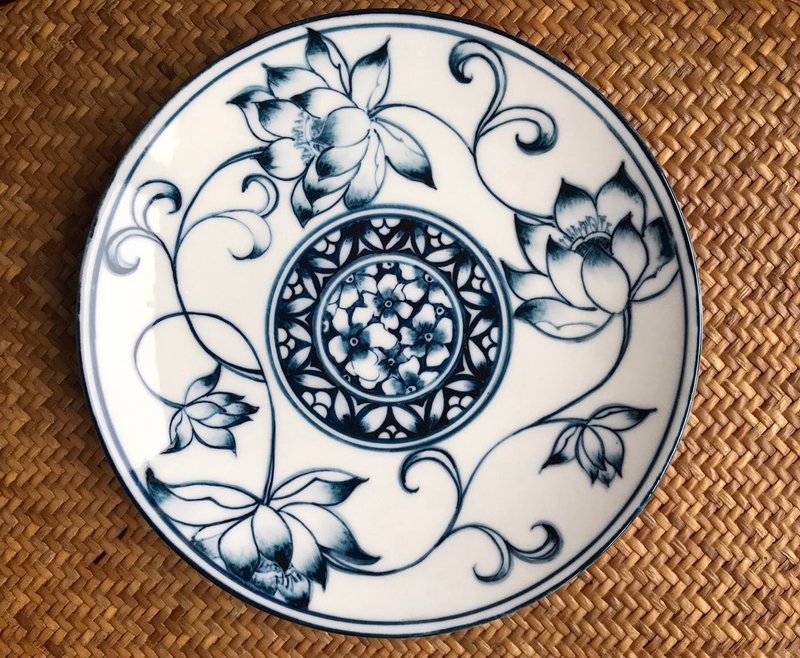 Pure hand-painted blue and white disks - Plates & Trays - Porcelain Multicolor