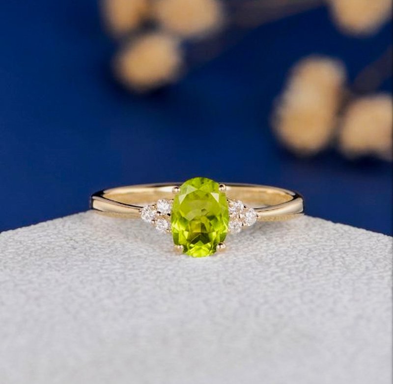 Peridot Ring, Green Gemstone Ring, Engagement Ring, Gold Ring, Girls Ring, Rings - แหวนทั่วไป - วัสดุอื่นๆ หลากหลายสี