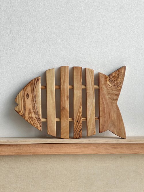 Folksy Finds 手工橄欖木魚形隔熱墊