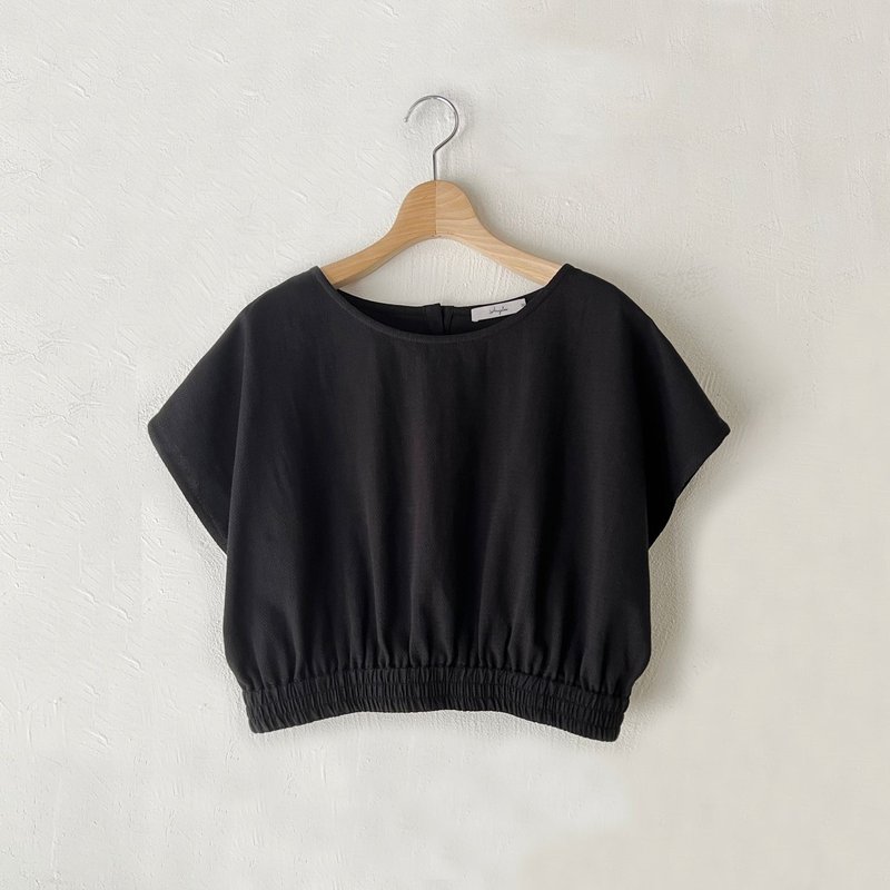 Waist and Sleeve Crew Neck Top (Black) - เสื้อผู้หญิง - ผ้าฝ้าย/ผ้าลินิน สีดำ