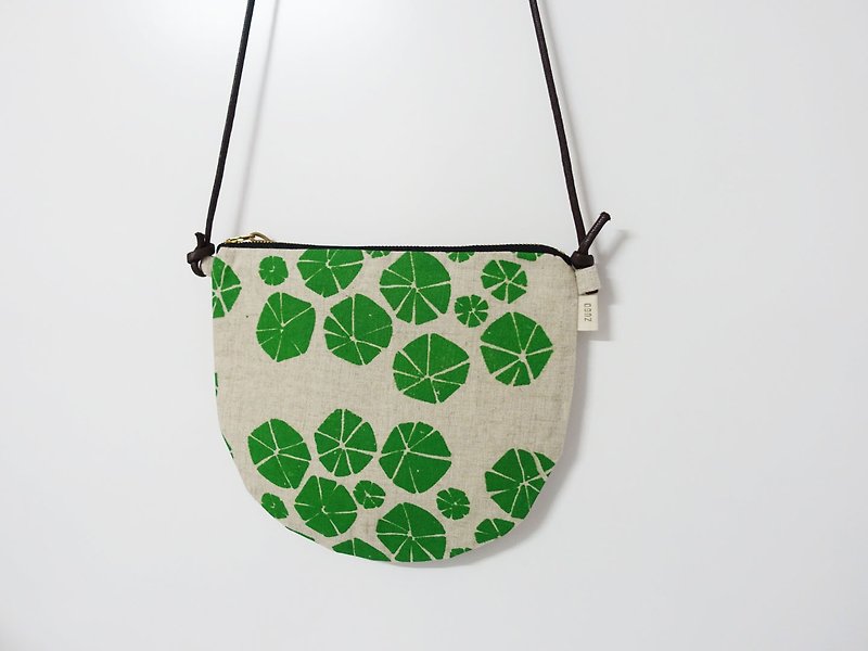 手工絹印 斜背包  植物系列 幾何葉 - 側背包/斜背包 - 棉．麻 綠色