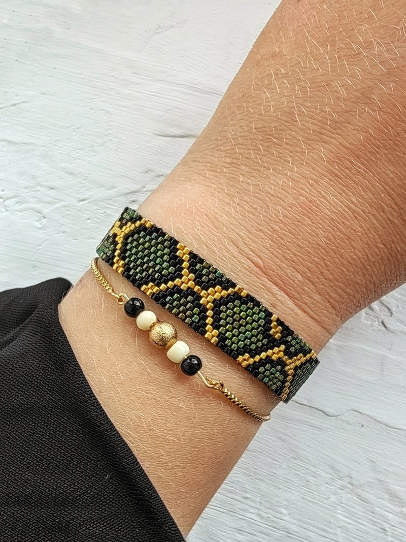 Green snake bracelet. Beaded bracelet. Unique Snake bracelet. - สร้อยข้อมือ - ทอง 24 เค สีเขียว