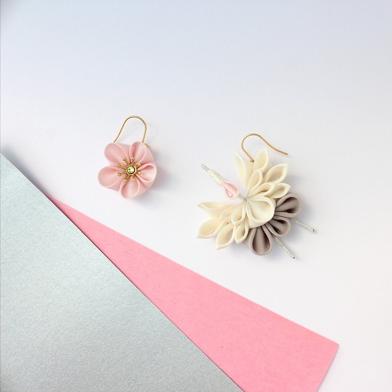 japanese kanzashi earring/ non hole earring pale crane - Earrings & Clip-ons - Silk Pink