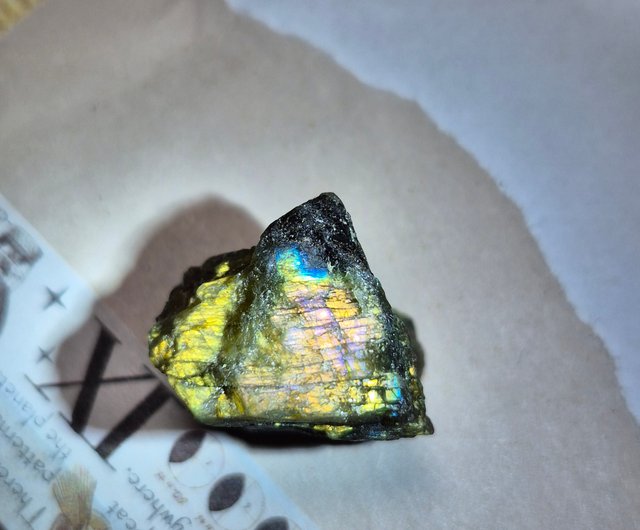 幻想的なパープルラブラドライト• ラブラドライト原石 原鉱石標本