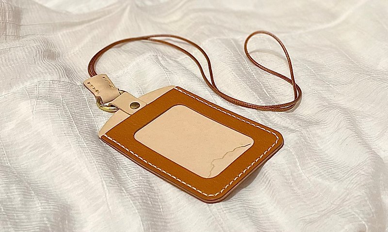 Timeless Leather - Lion Rock Engraved Brown Leather Neck Card Holder Engravable - ที่เก็บนามบัตร - หนังแท้ สีนำ้ตาล