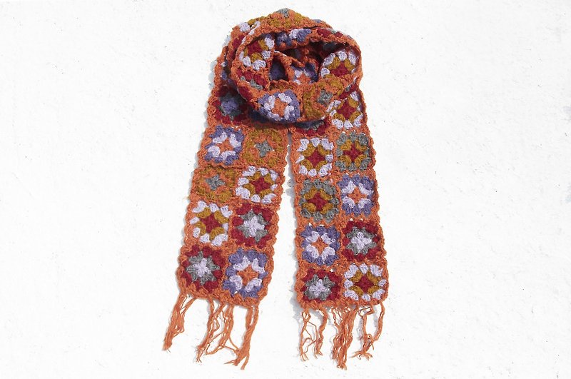 クリスマスプレゼントは片手でかぎ針編みのウールスカーフ/花のかぎ針編みのシルクスカーフ/かぎ針編みのスカーフ/手織りのシルクスカーフ/花織りのステッチウールスカーフ-オレンジ色の北欧の森のスタイルの花のスカーフ - スカーフ - ウール 多色