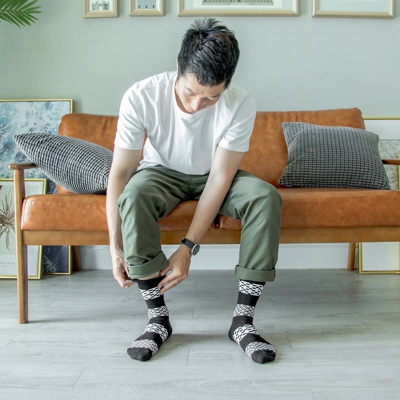 Men's Socks - Drizzle Feeling - British Design for the Modern Gentleman - ถุงเท้า - ผ้าฝ้าย/ผ้าลินิน สีดำ