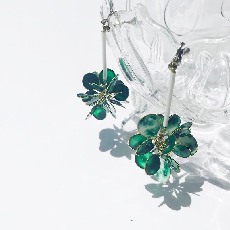 <Tokiwa> Unilateral hand-designed resin earrings/Dangling style/earring/accessories - Earrings & Clip-ons - Other Materials Green