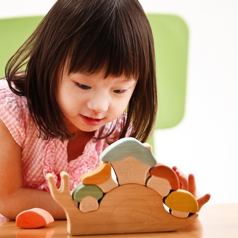 [Christmas Gift Box] Chunmu Fairy Tale Russian Building Block Building Game Series: Sasha Snail House - Kids' Toys - Wood Multicolor