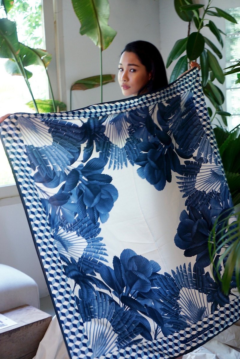 The Grand Pacific Blue Chinoiserie Scarf - ผ้าพันคอ - ผ้าไหม สีน้ำเงิน