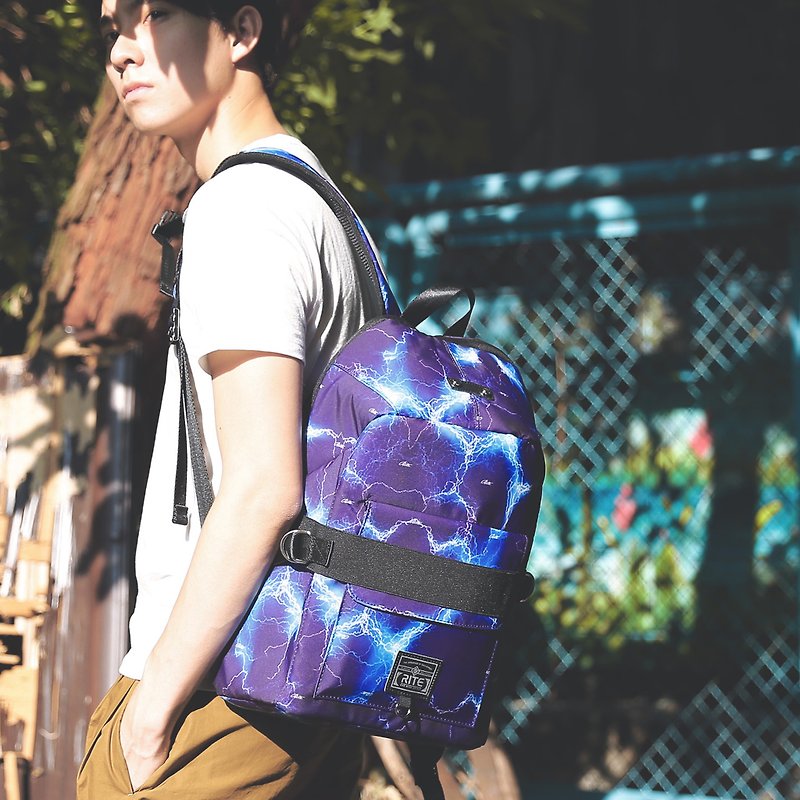 【Brand Zhou Qing - Flower Sale Sale $ 1000】 Bandage Bag (L) ║ Lightning Blue ║ - กระเป๋าเป้สะพายหลัง - วัสดุกันนำ้ สีม่วง