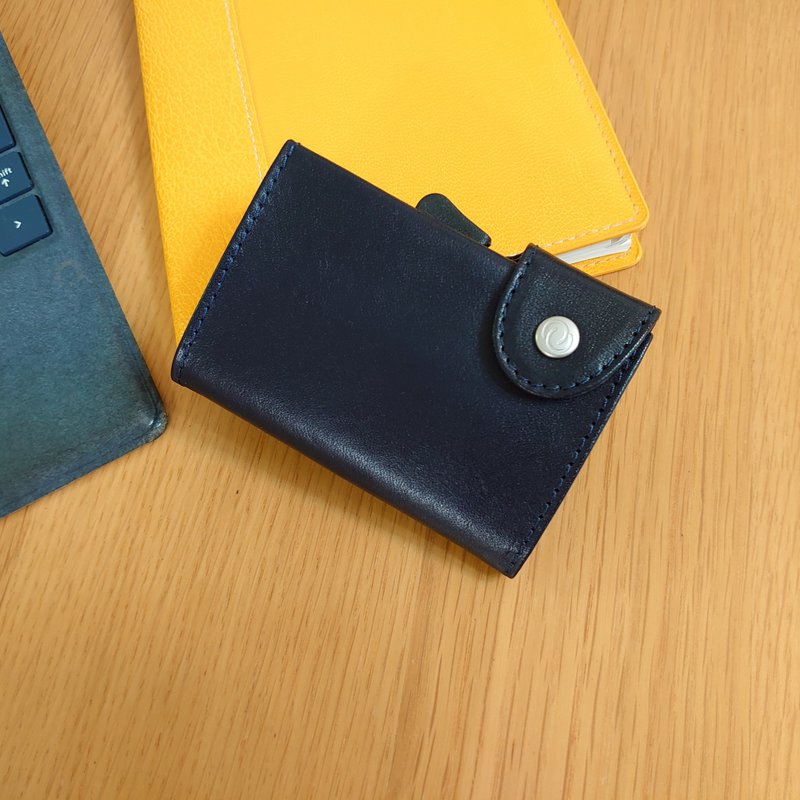 Vegetable tanned wallet with anti-skimming function made of Italian leather - กระเป๋าสตางค์ - หนังแท้ สีน้ำเงิน