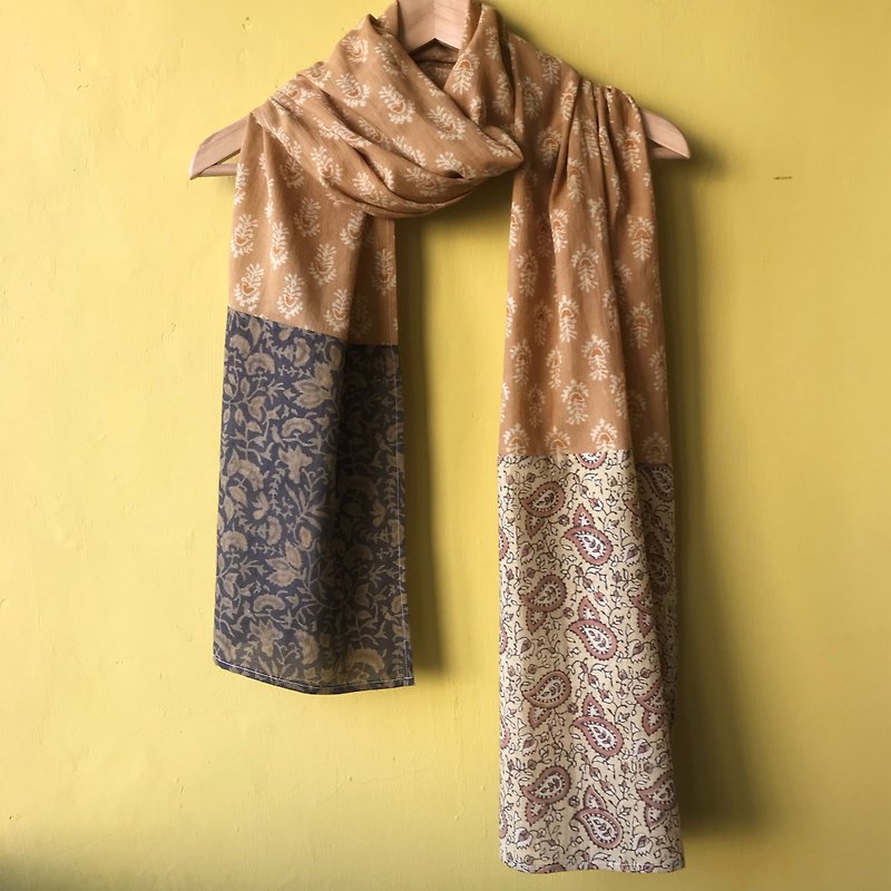 Woodcut printing and dyeing natural plant dyeing manual limited scarf - Scarves - Cotton & Hemp Blue