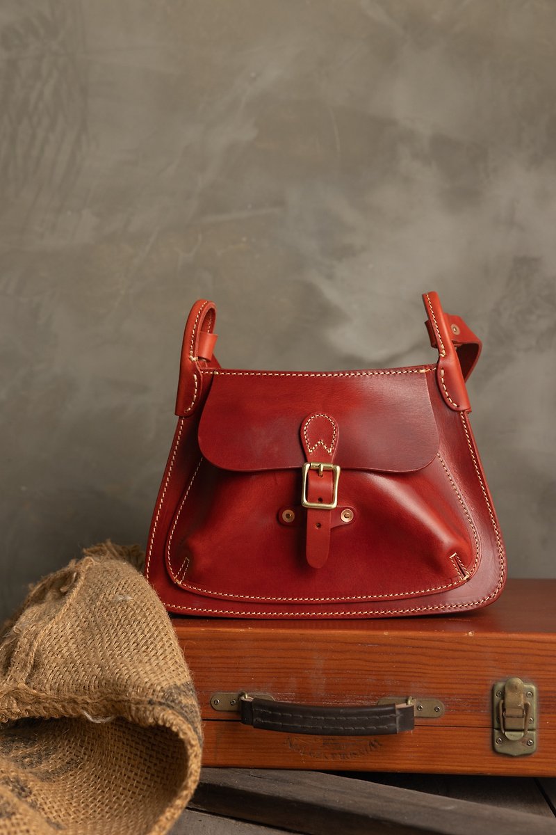 純手工縫製 高油脂植鞣革 馬鞍方包 - 側背包/斜背包 - 真皮 紅色