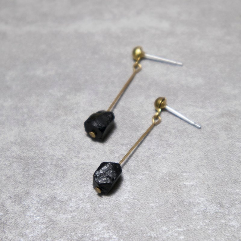 Natural Stone Shake Earrings Black Tourmaline Free Clip-on - ต่างหู - วัสดุอื่นๆ สีดำ
