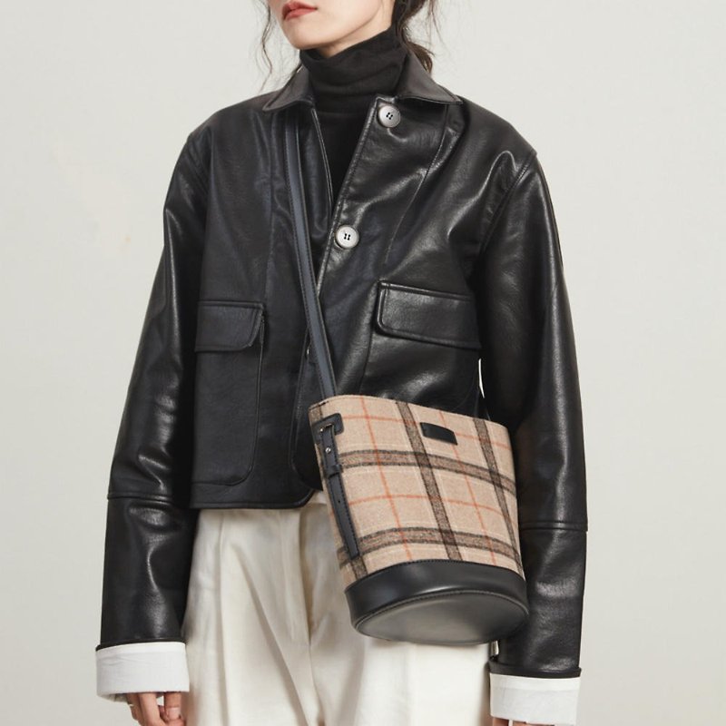 Black gentle lattice temperament wool plaid bucket bag PU leather commute simple shoulder bag - Messenger Bags & Sling Bags - Faux Leather Black