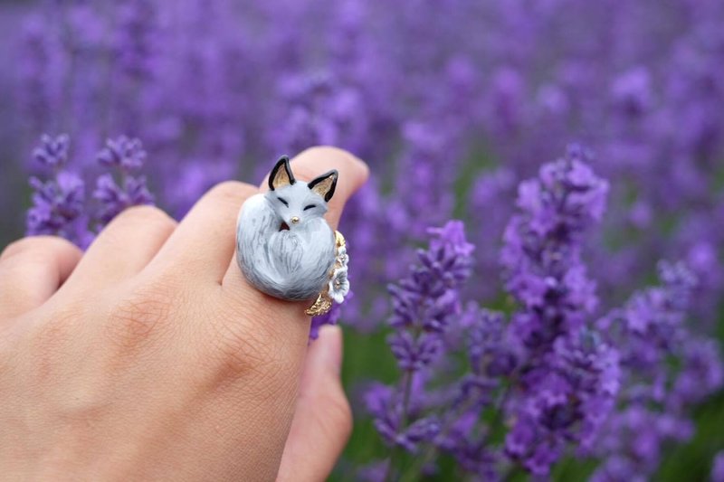 Gray fox sleeping ring - 戒指 - 其他金屬 灰色