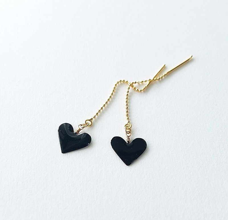 mini heart pierced errings or clip-on earrings black - ต่างหู - เรซิน สีดำ