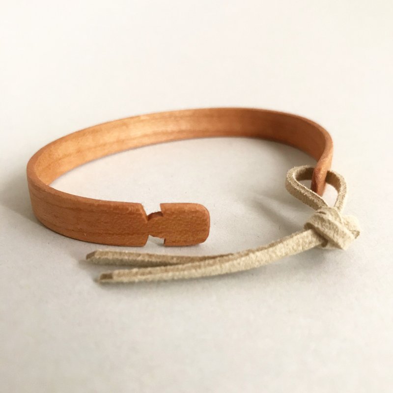 Neat and simple bangle,black cherry, large - สร้อยข้อมือ - ไม้ สีนำ้ตาล