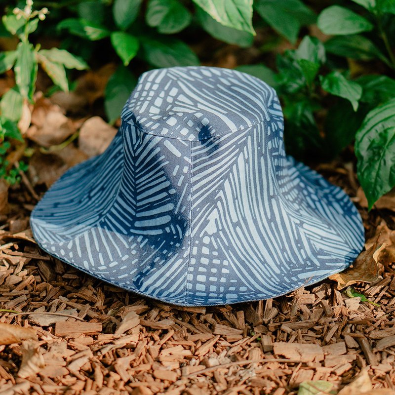 Zhuo Ye Lan Dye-Umbrella Hat / Burnt Flower - Hats & Caps - Cotton & Hemp Blue