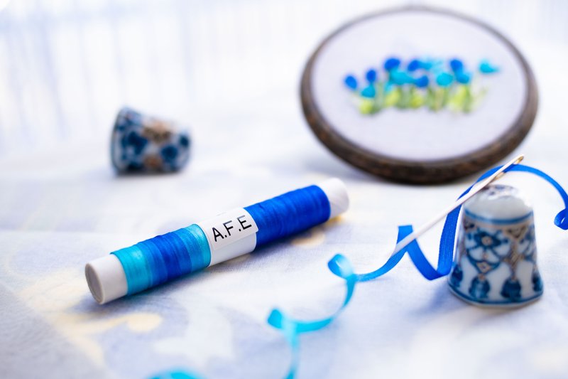 Art Fiber Endoのオリジナルカラーのシルクリボン　No105　水色から紺色へのグラデーション - 編織/刺繡/羊毛氈/縫紉 - 絲．絹 藍色