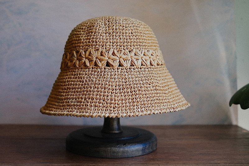 編織漁夫帽-森林小花 - 帽子 - 其他材質 卡其色