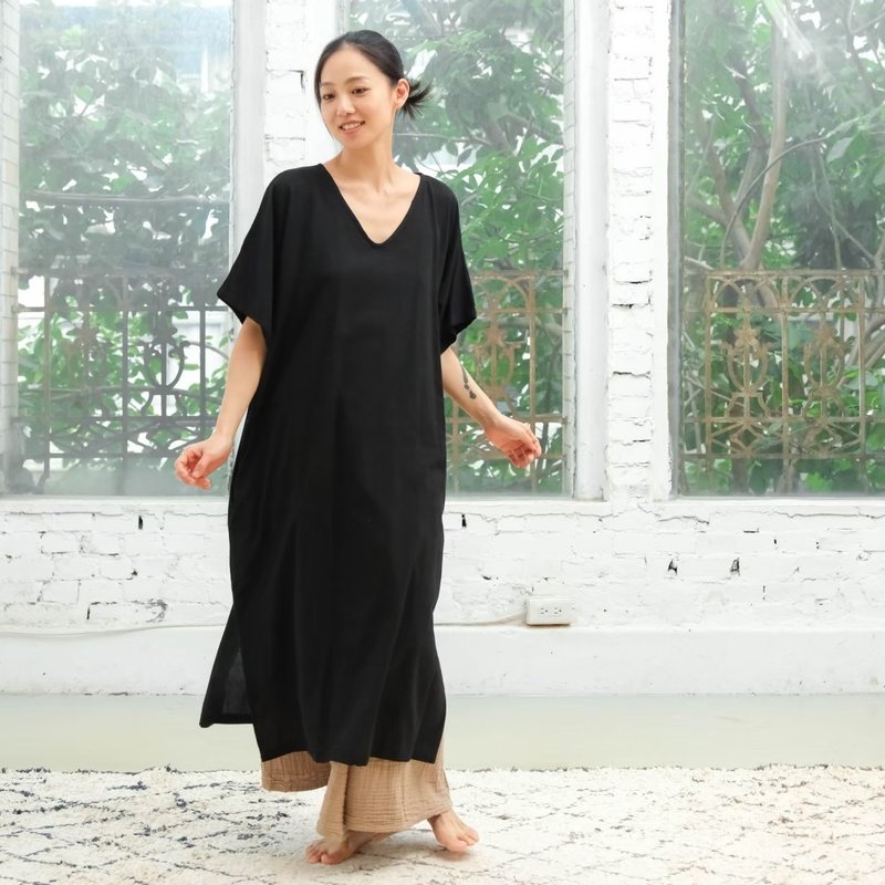 OMAKE V-neck one-sleeve wide dress/Lei ​​Ying black - ชุดเดรส - ผ้าฝ้าย/ผ้าลินิน สีดำ