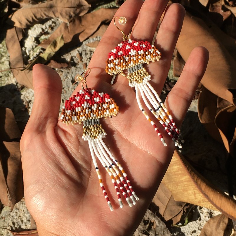 【Lost and find】Handmade beaded long tassel mushroom earrings - Earrings & Clip-ons - Gemstone Multicolor