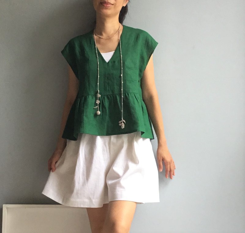 Feast on the Grass/Evergreen Dark Green Enzyme Washed Linen French Sleeve V-Neck Tank Top 100% Linen - เสื้อกั๊กผู้หญิง - ผ้าฝ้าย/ผ้าลินิน สีเขียว