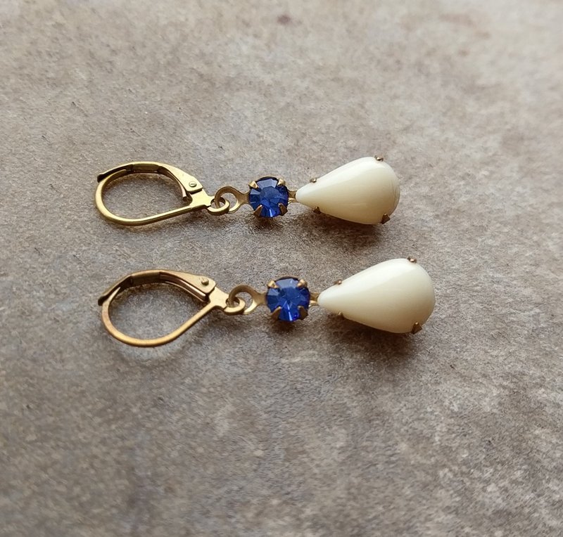 Blue and Ivory Vintage Glass Earrings - ต่างหู - โลหะ ขาว