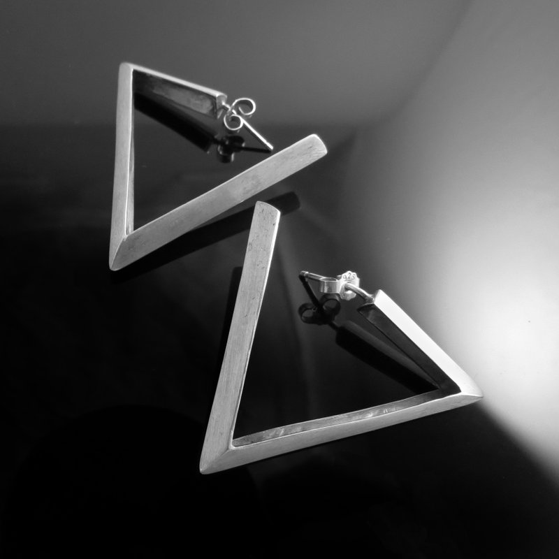 Simple design series / pair of geometric triangle earrings / 925 Silver - ต่างหู - โลหะ สีเงิน