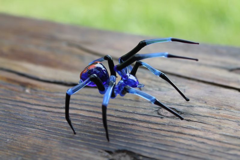 Blue Black Glass Spider Mini FigurineRealistic Details for Collecting or Gifting - Pottery & Glasswork - Glass Blue