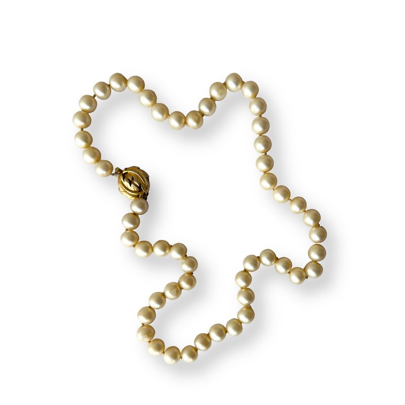 Crown Trifari faux pearl necklace floral art deco clasp signed 1950 gift idea - สร้อยคอ - แก้ว ขาว