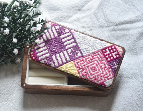 漫漫。刺繡 小巾繡木首飾盒 飾品收納盒 刺繡 矢羽綉